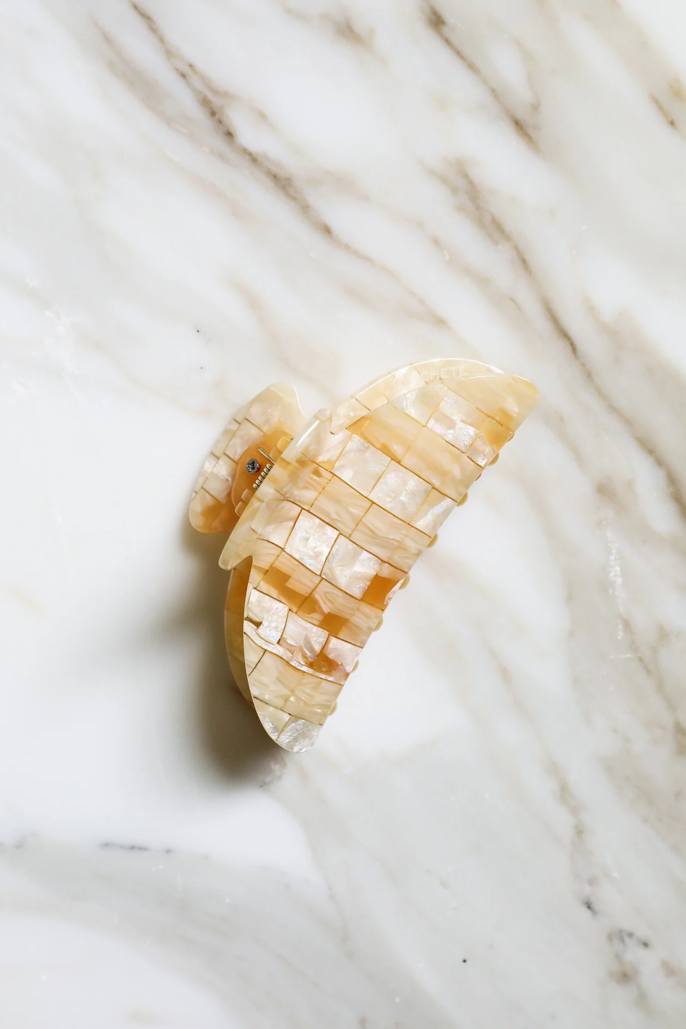 Checkered Sea Shell Hair Clip - Image 4